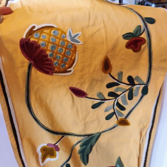 Williams Sonoma Crewel Table Runner 16"x108" Gold w/Burgundy Grapes Vines Floral - Picture 7 of 11